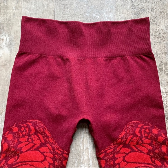 Fabletics Butterfly Seamless Jaquard Leggings 7/8 - Picture 7 of 14